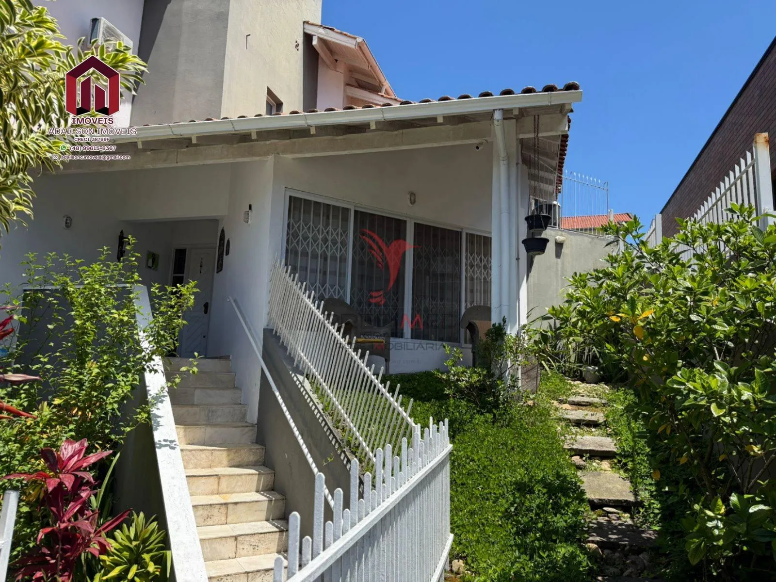 Imagem Linda Casa em Florianópolis, SC Brasil -Bairro Trindade com 4 dormitórios, sendo 2 suítes