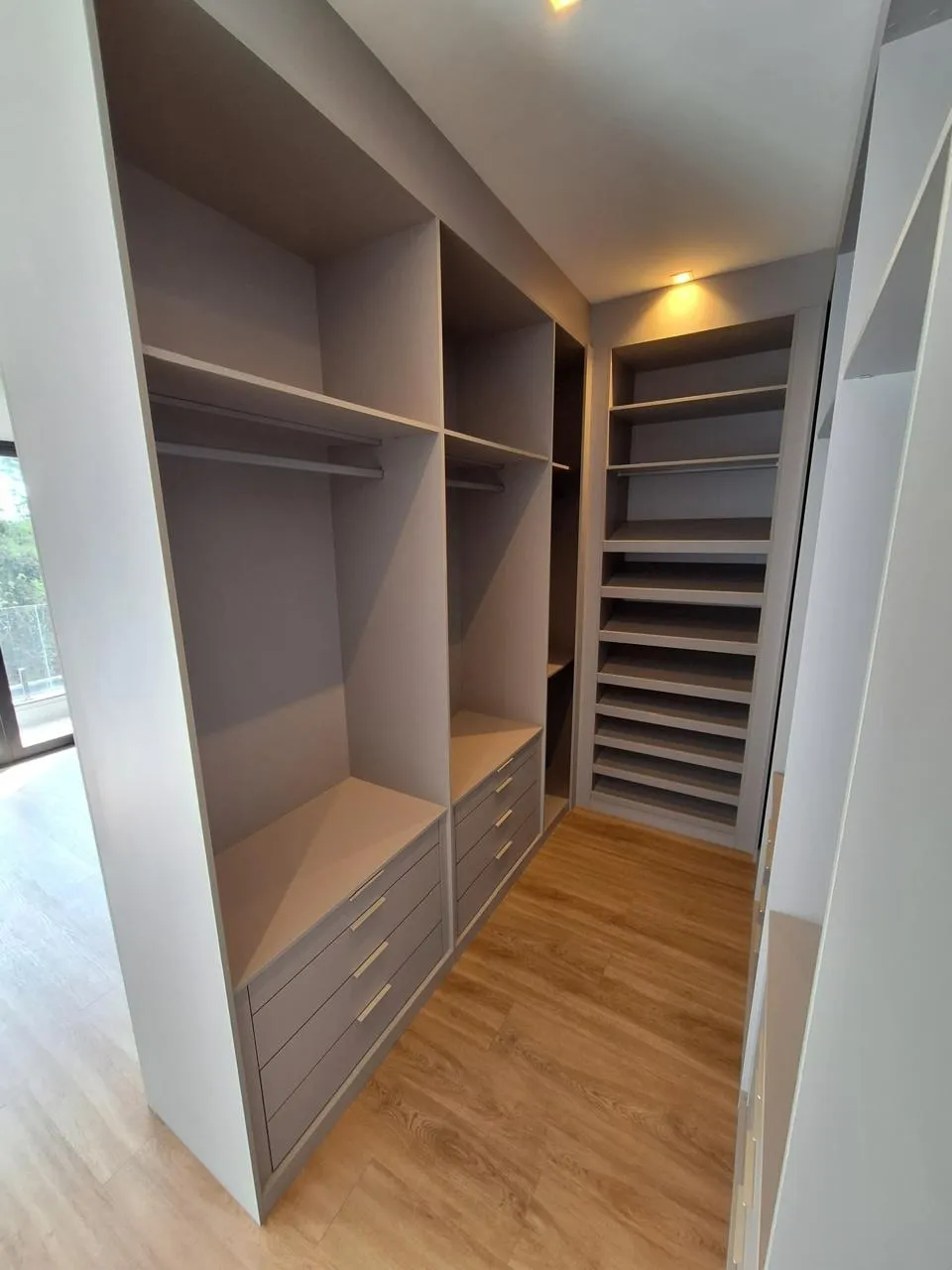 Imagem Casa de Alto Padrão com 340m² no Alphaville Nova Esplanada I Locação / Venda