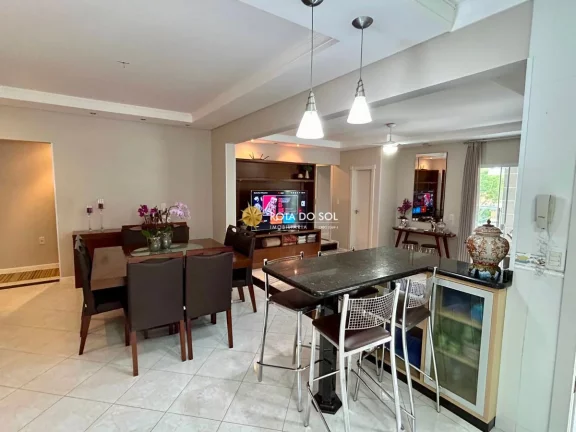 Imagem Casa com piscina 5 quartos à venda Praia Bombinhas SC