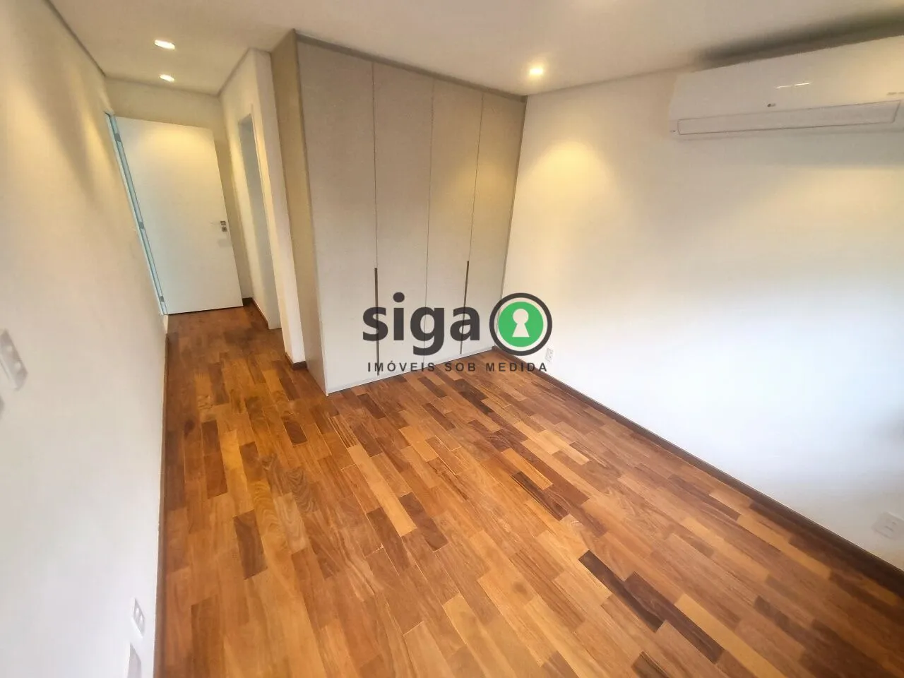 Imagem Casa em Condomínio a venda com 4 Quartos no Alto da Boa Vista.