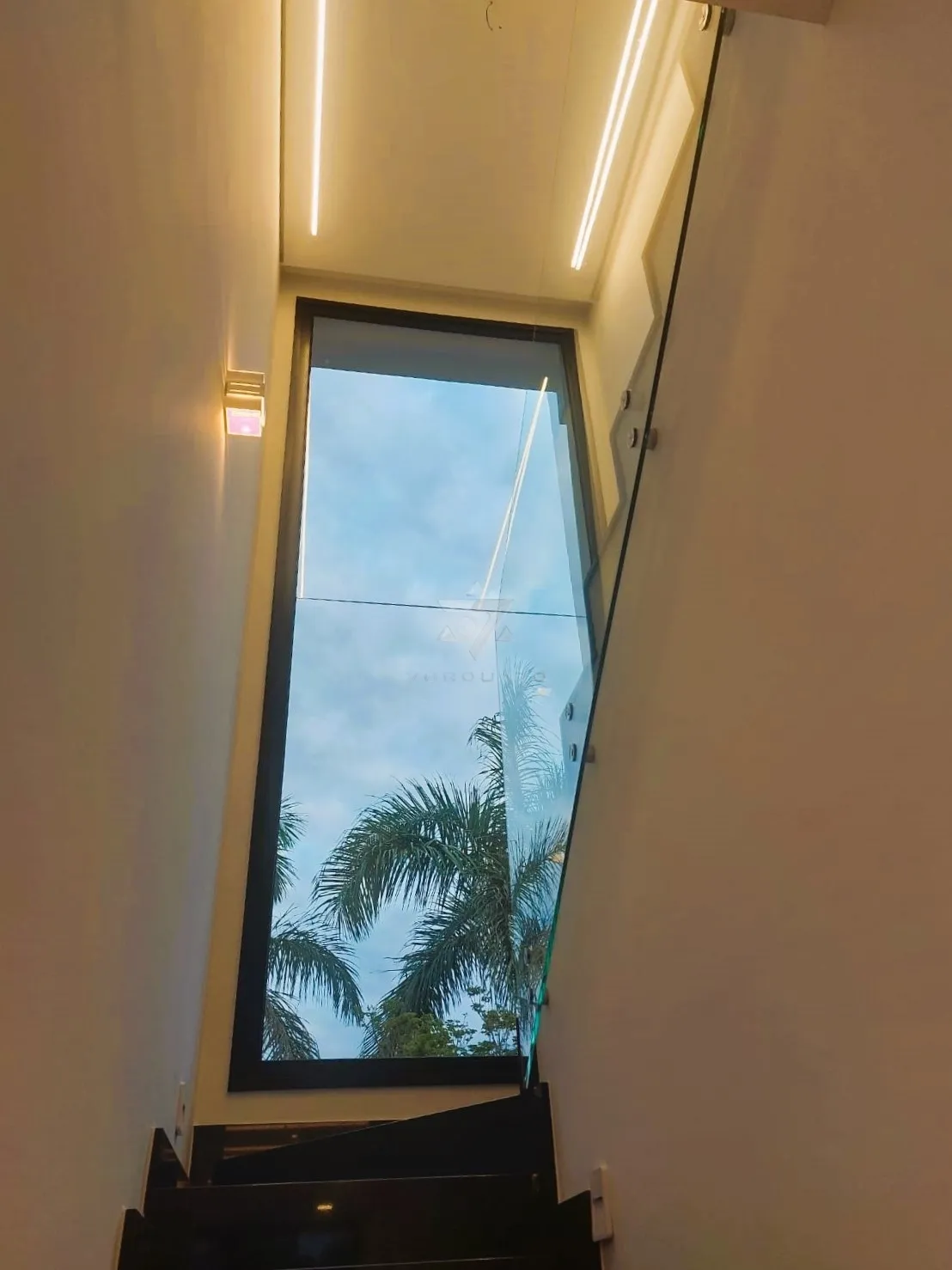 Imagem Sofisticação e Conforto: Sobrado no Residencial Lago Azul