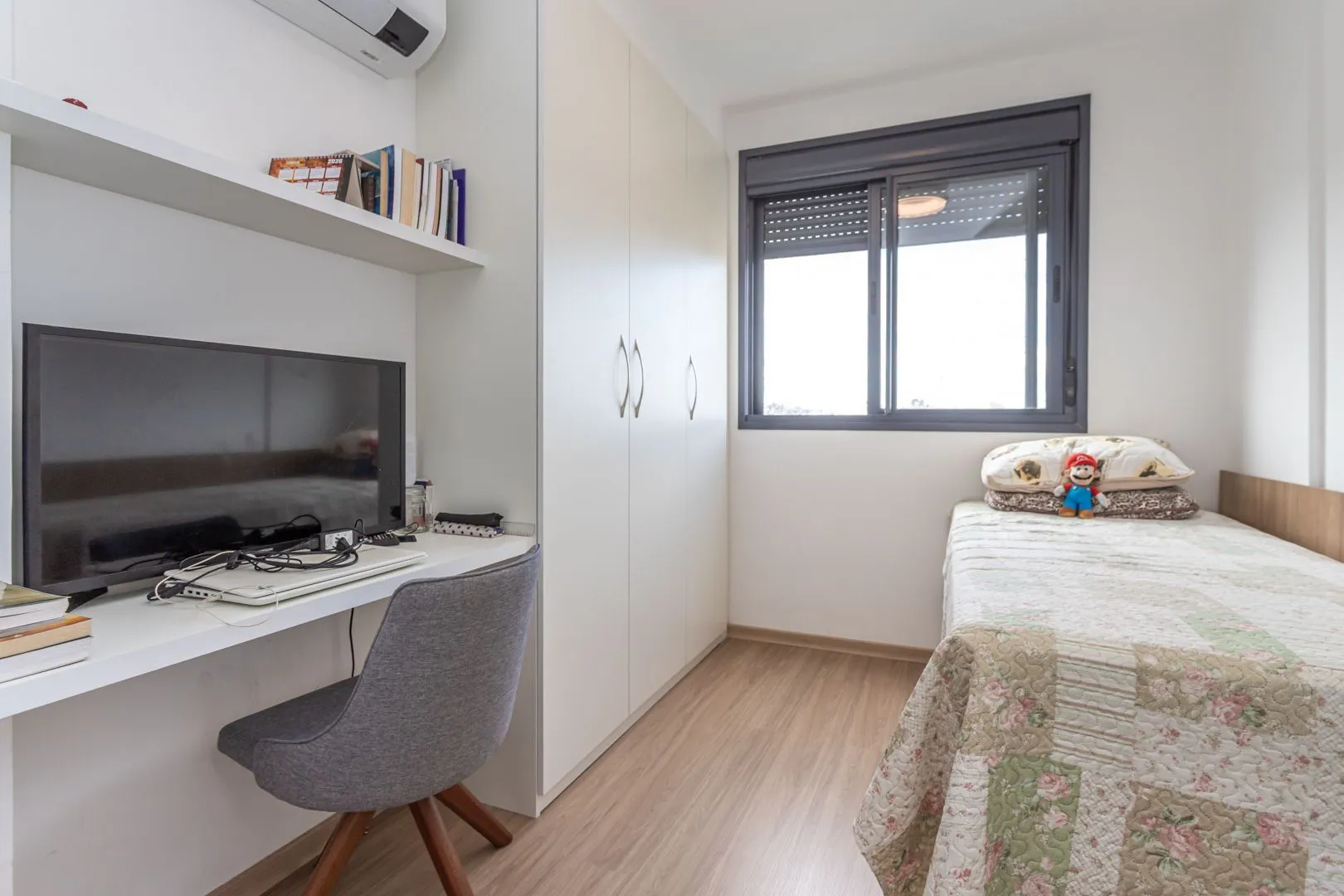Imagem Apartamento 02 dormit com suíte e 01 vaga, no bairro Azenha, em Porto Alegre.