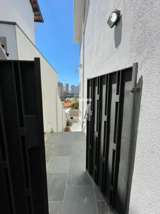 Imagem Imóvel de Luxo na Vila Mariana: Casa com 5 Quartos, 2 Suítes e 220m² em São Paulo-SP