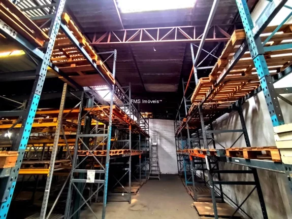 Imagem Galpão Comercial para Locação na Barra Funda, São Paulo-SP: 2 banheiros, 3 vagas de garagem, 600m² de Área