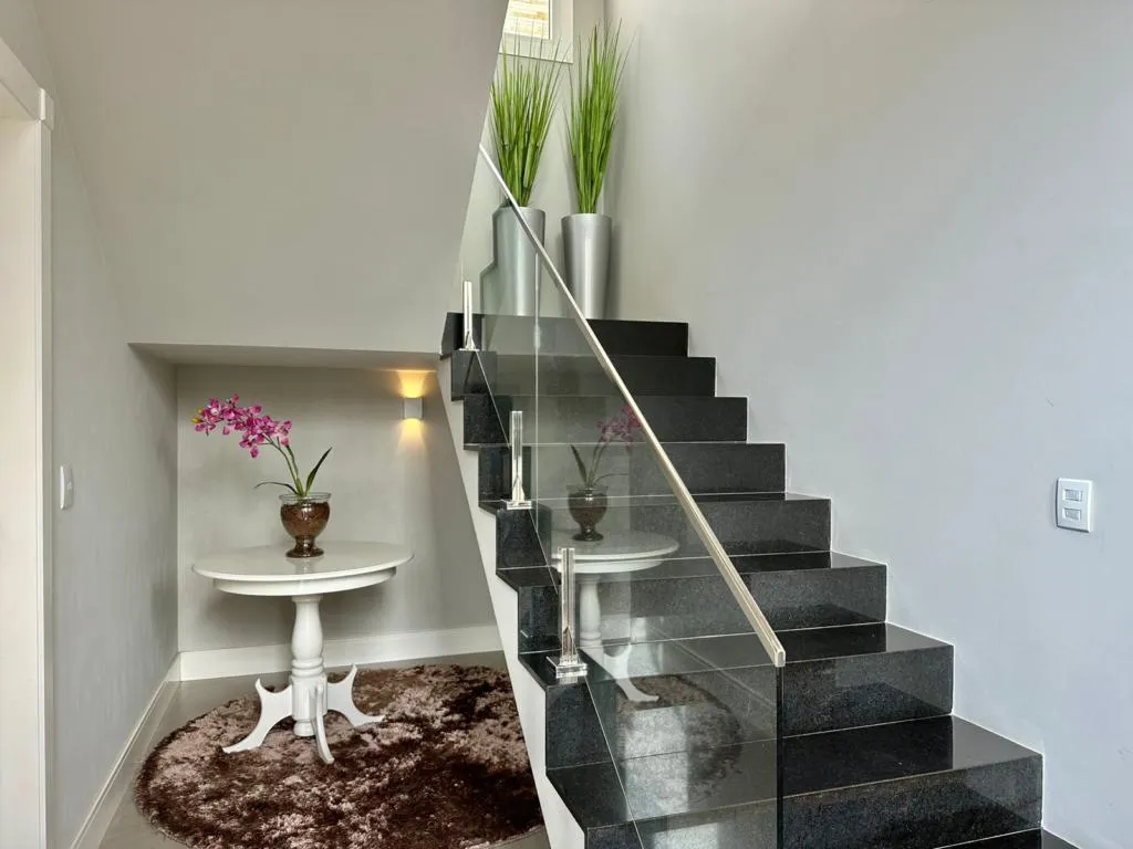 Imagem Casa em Condominio 5 Dormitórios - Bairro xangri-la