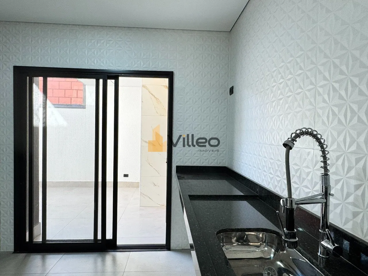Imagem Descubra o privilégio de viver em uma residência cuidadosamente projetada para unir funcionalidade...