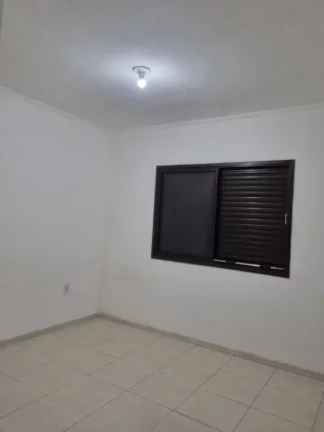 Imagem Sobrado individual à venda no Maracanã em Praia Grande-SP, com 2 dormitórios sendo suítes, sala ampla, cozinha com armários planejados, 1 lavabo, banheiro com box e gabinete, lavanderia, churrasqueira, vaga de garagem, portão em alumínio, a 150 metros da 