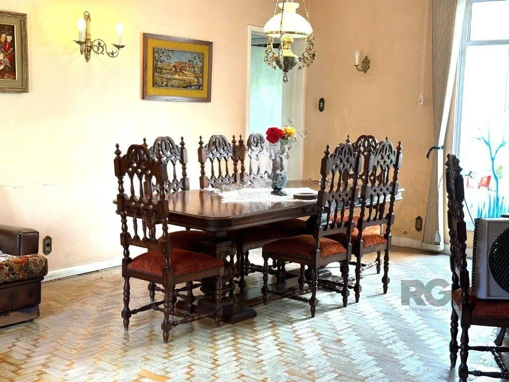 Imagem Casa 3 dormitórios no Bairro Glória, próxima a Prof. Oscar Pereira.