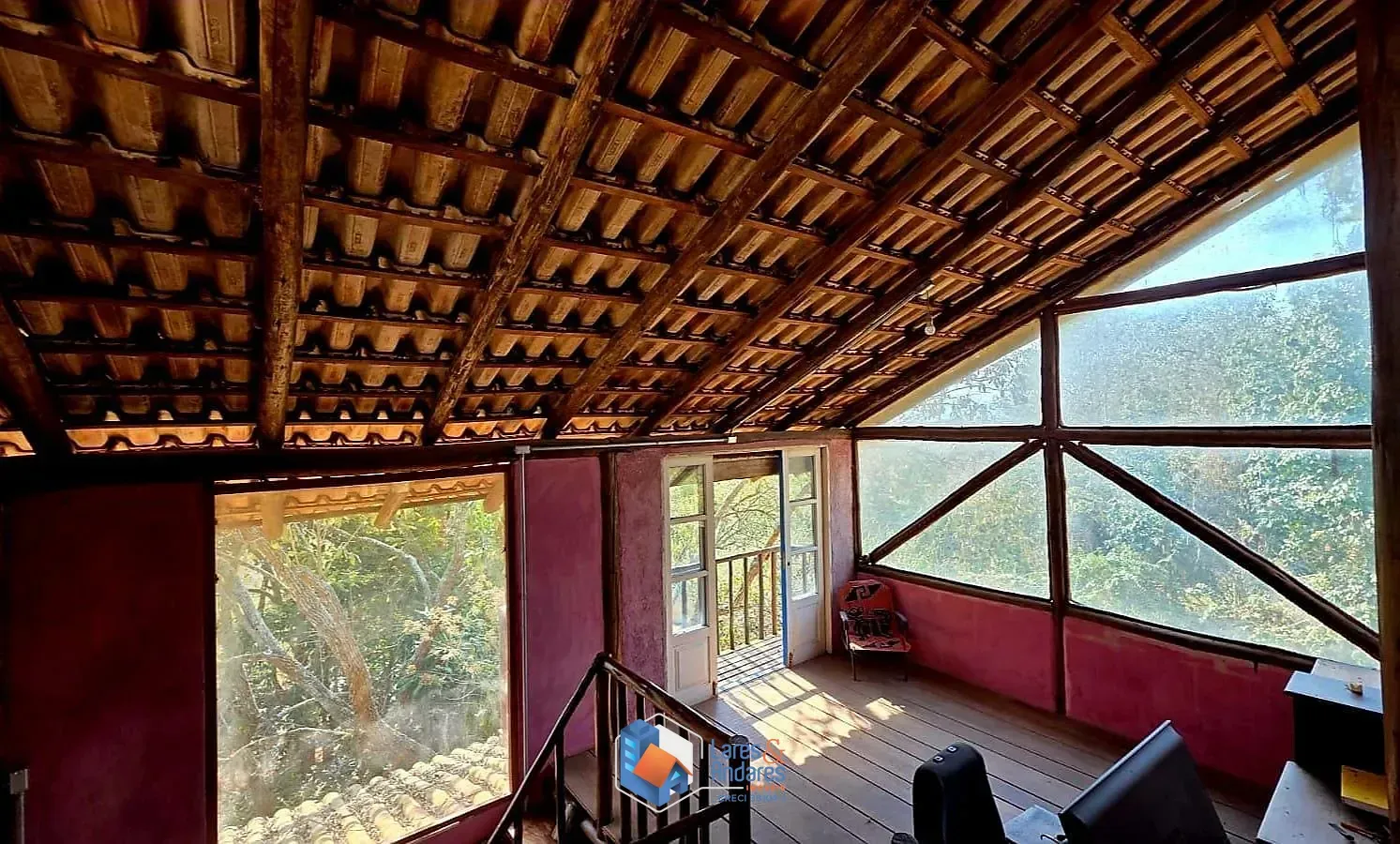 Imagem Casa Rústica - um verdadeiro refúgio de harmonia e luz, onde cada detalhe convida a viver o essencial.