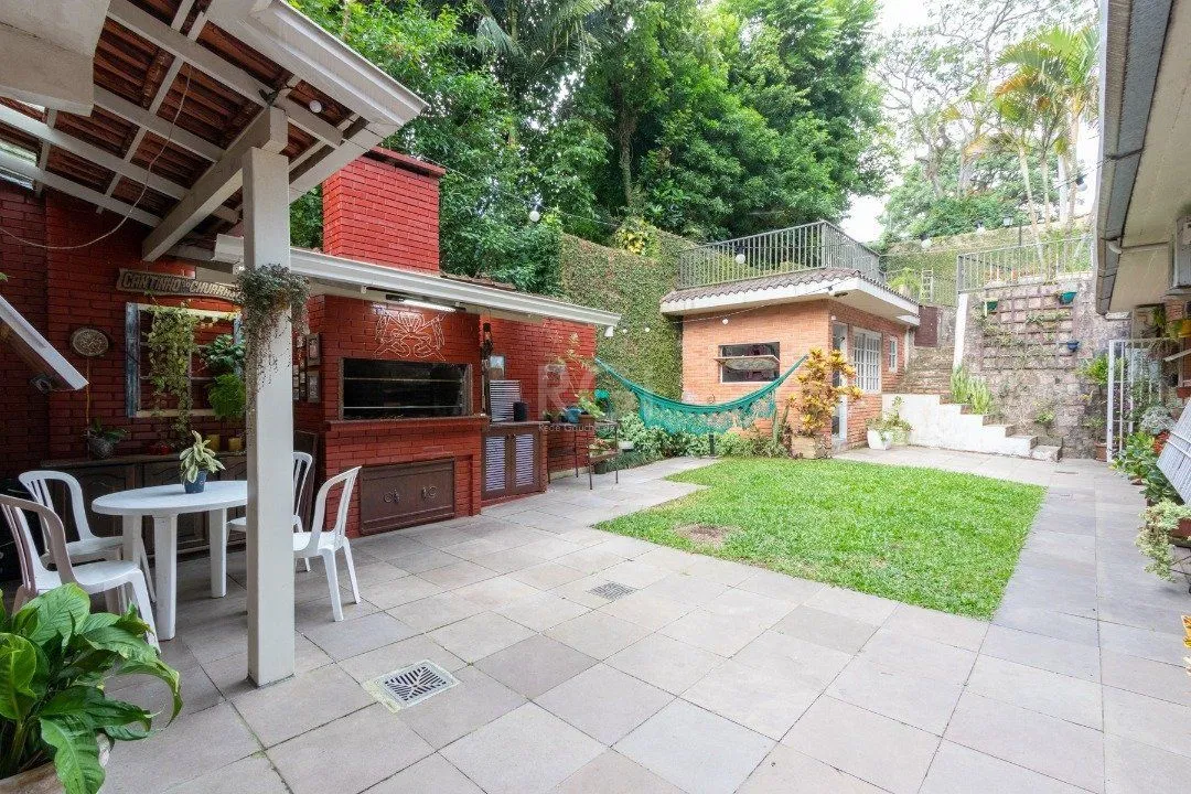 Imagem Casa para Venda - 300m², 4 dormitórios, sendo 2 suites, 4 vagas - Vila Assunção