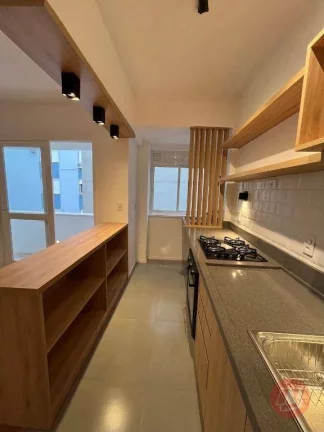 Imagem Na rua dos Andradas, apartamento rodo reformado.