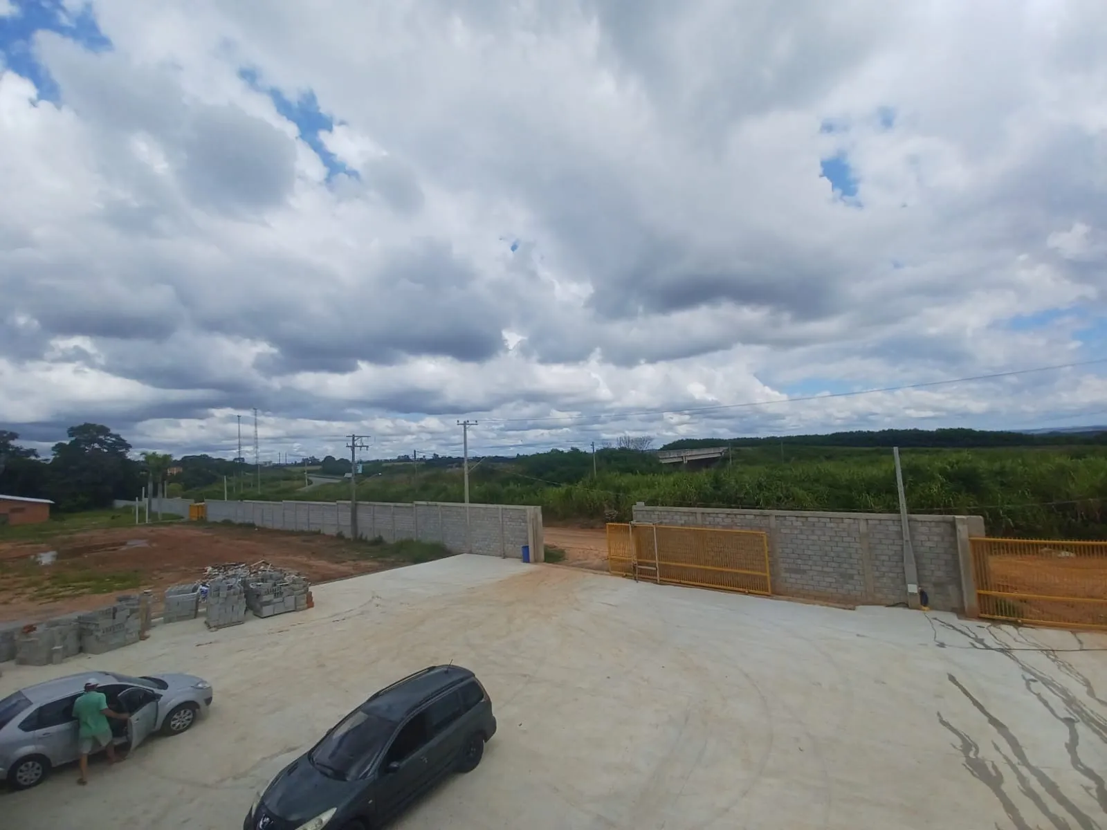 Imagem Galpões Comerciais com 1.750m² de Construção e Ótima Localização Próxima à UFSCAR