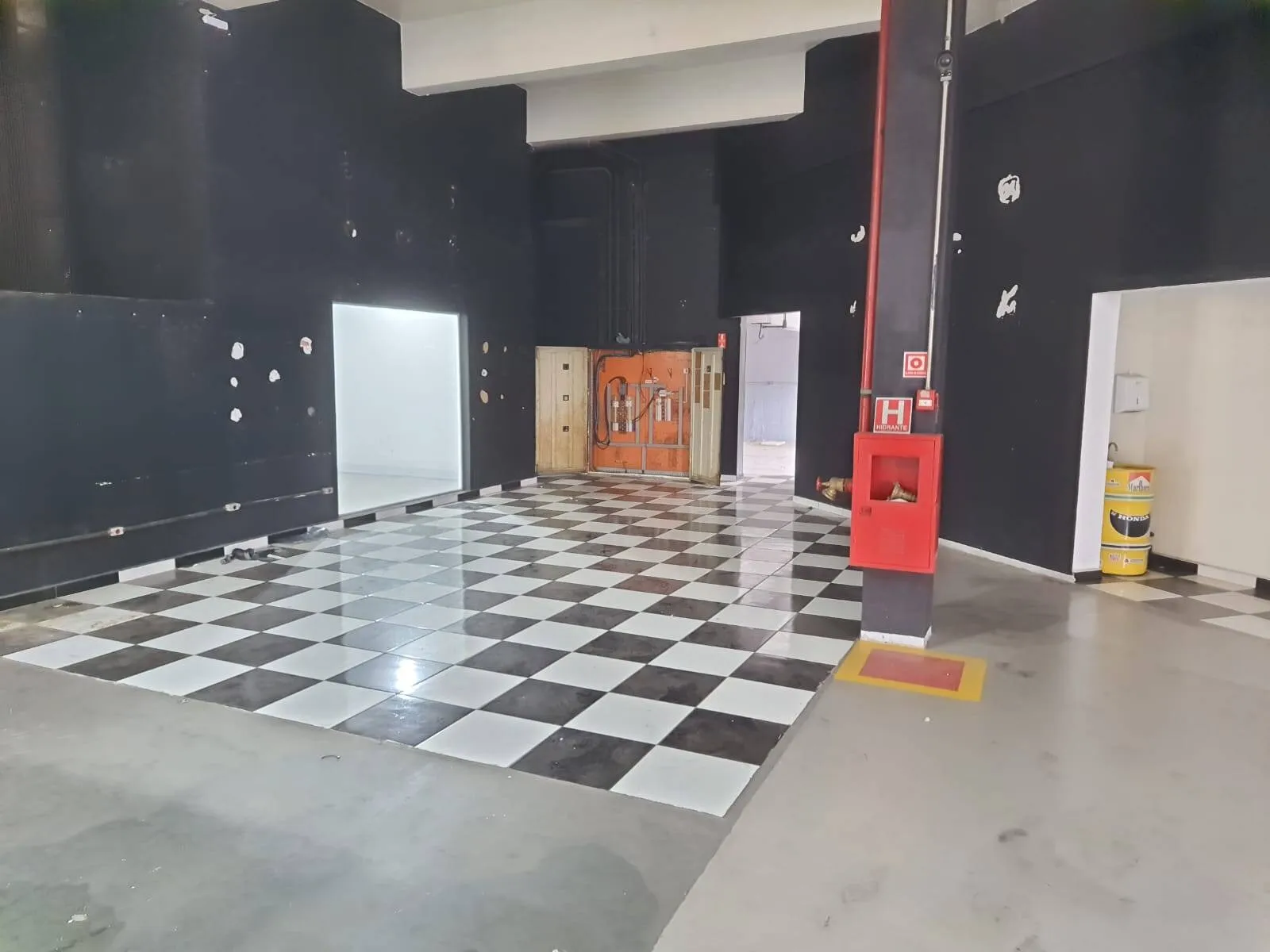 Imagem Galpão Comercial e Industrial em Alphaville - Localização Privilegiada Próxima à Estação Antônio João