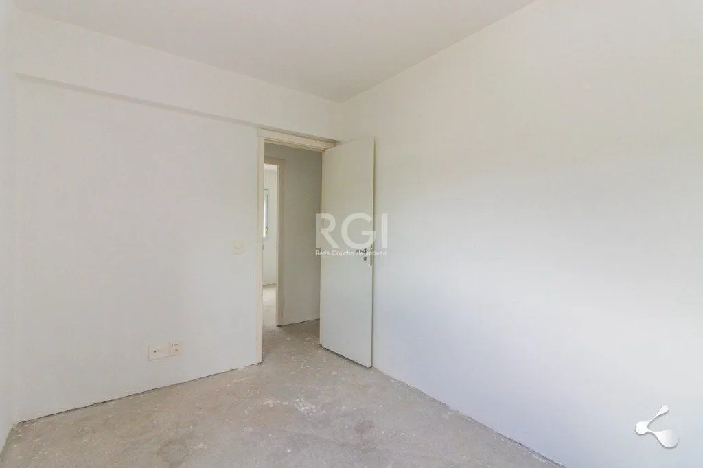 Imagem Vende apartamento, 03 dormitórios, living para dois ambientes, banheiro social, cozinha com churrasqueira e área de serviço e garagem.