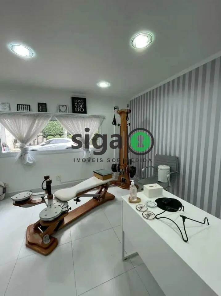Imagem Casa assobradada no Itaim Bibi, com 200m² para Locação Comercial com várias salas.