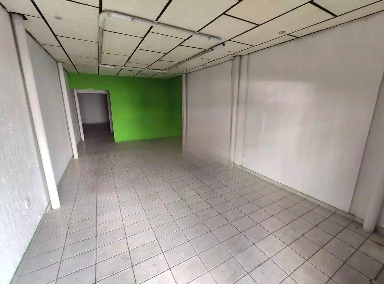 Imagem Oportunidade de Locação: Espaçoso Ponto Comercial de 110 m² no Centro de Pindamonhangaba, Ideal para Diversos Negócios