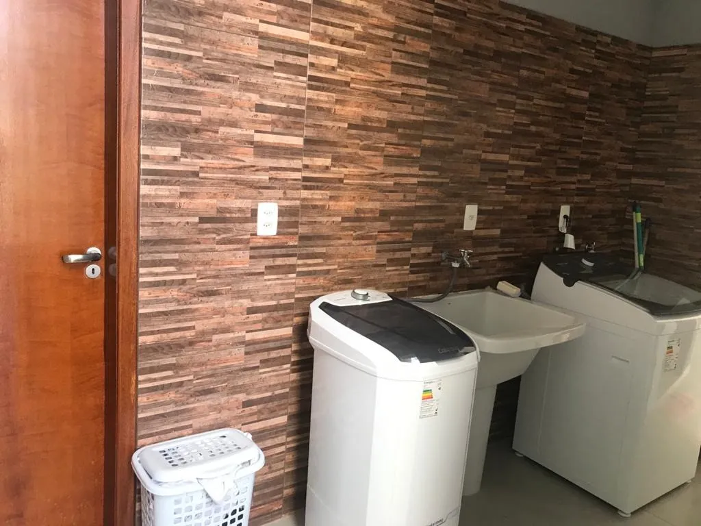 Imagem Lindo Sobrado no Bairro Jardim Karolyne com 235m².