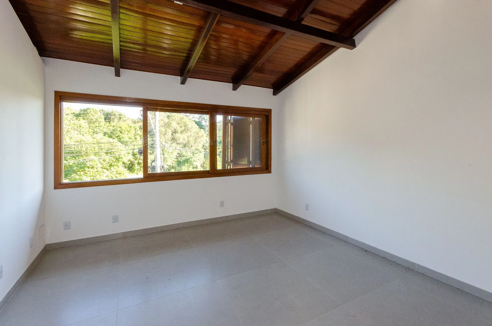 Imagem Casa Residencial de 4 Quartos à Venda em Porto Alegre, RS