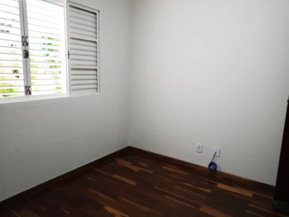 Imagem Venda, ótima casa com 4 dormitórios sendo 1 suíte, jd. Estoril