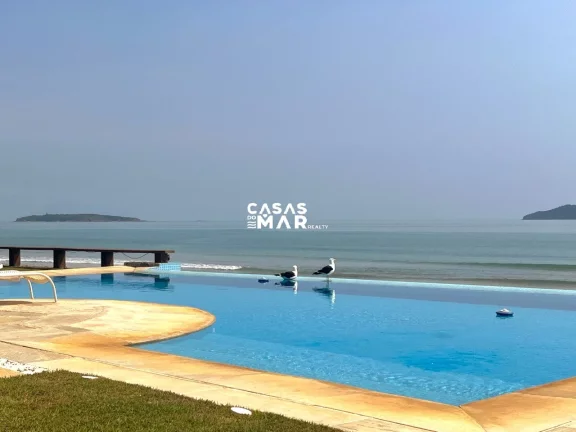Imagem Residência de luxo à beira-mar em condomínio exclusivo na Praia Rasa, Armação dos Búzios-RJ: 3 suítes, 3 salas, 6 vagas.