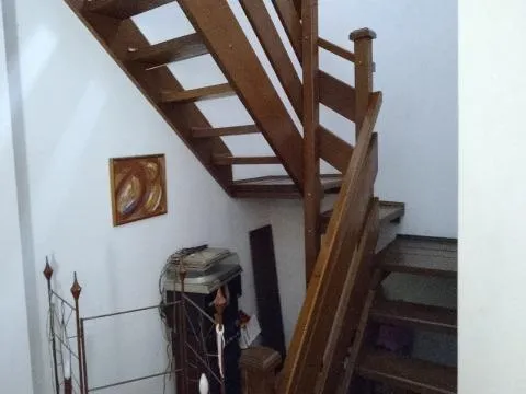 Imagem VENDA DE CASA NO COPACO, EM ARUJÁ/SP, 147m² com 3 suítes, quintal amplo, churrasqueira, sala de estar e jantar e garagem coberta. CONSULTE-NOS.