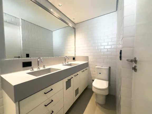 Imagem Vende-se Cobertura na Vila Andrade, com 3 Quartos sendo 1 Suíte, 4 Banheiros, 3 Vagas.