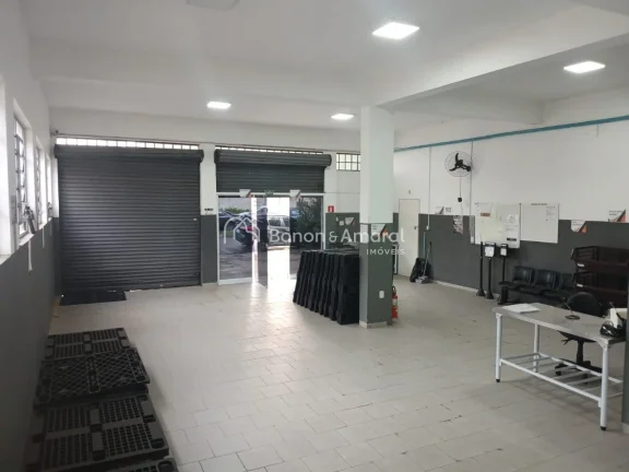 Imagem Barracão/Salão comercial mobiliado para locação em excelente localização, próximo à Av. Amor...