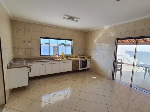 Imagem Casa para venda 3 Quartos, 3 Suites, 4 Vagas, Condomínio Colonial Village, Pindamonhangaba - SP