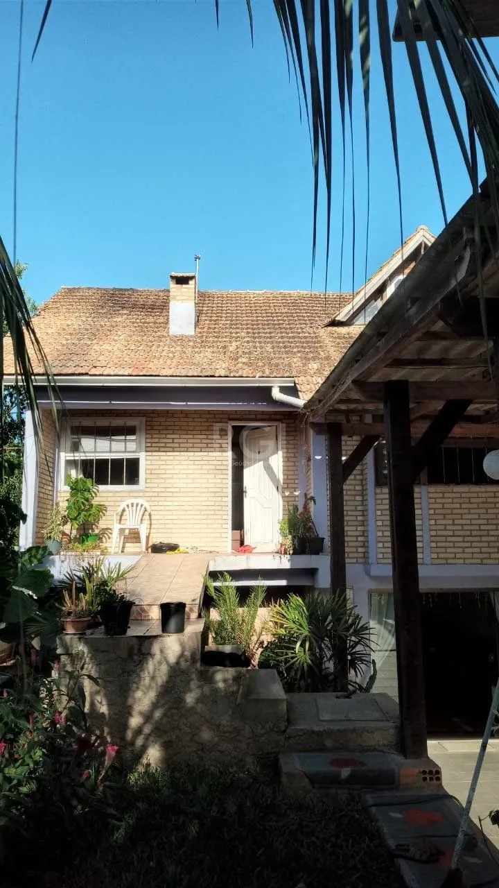 Imagem Casa com 3 dormitórios no bairro Olaria em Canoas