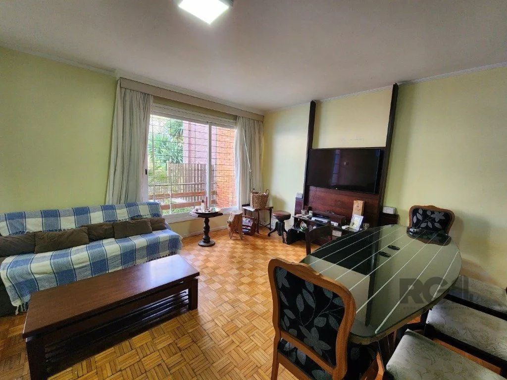 Imagem Vende-se excelente cada 3 quartos com suíte, 4 vagas, anexo comn salão de festas, podendo ser usada para fins comerciais - 255m² - Chácara das Pedras