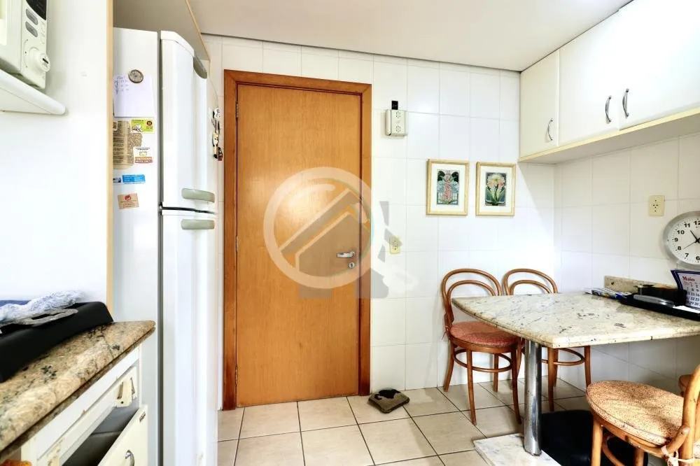 Imagem Raro apartamento andar inteiro, parte nobre da Av. Bagé, 148m2 privativos, 3 vagas de garagem, ampl...