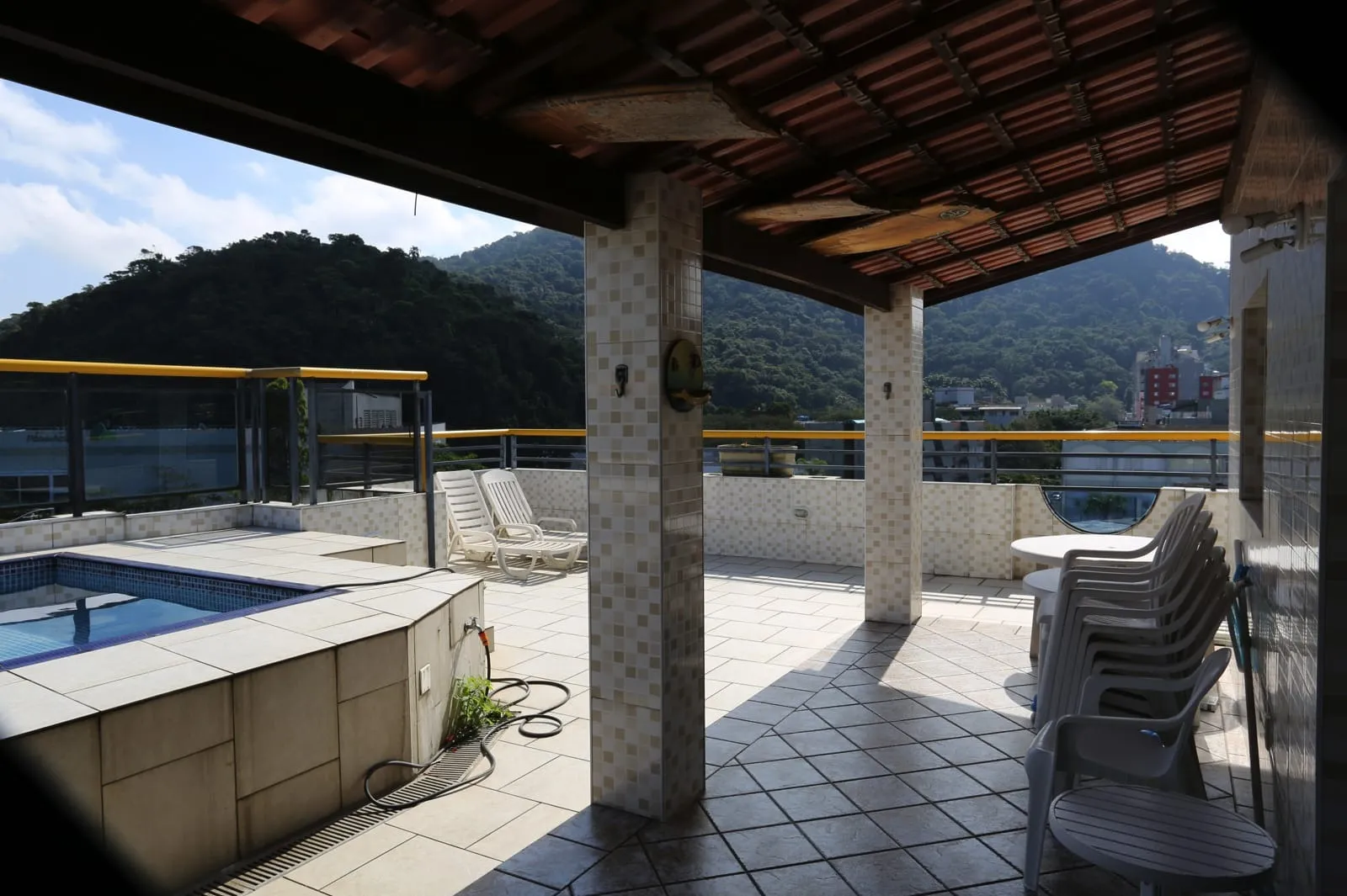 Imagem Cobertura alto padrão 3 dormitórios climatizados sendo 1 suíte, lado praia da ENSEADA - Guarujá/SP.