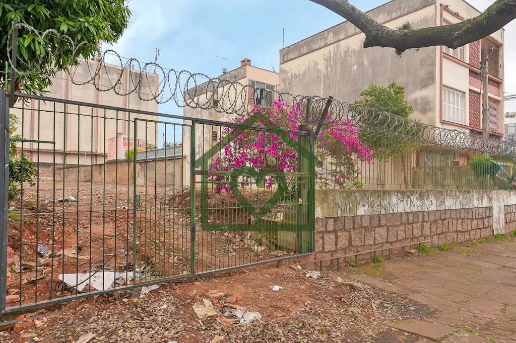 Imagem Localizado ao lado da 3ª Perimetral, na Rua José Rodrigues Sobral, este terreno de 968m², com 17,...