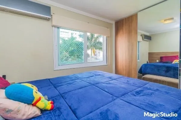 Imagem Vende apartamento no Bairro Passo da Areia - Porto Alegre