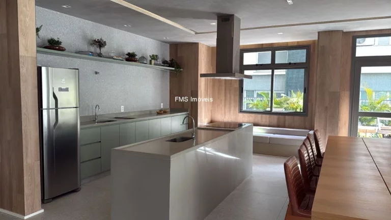 Imagem Apartamento À Venda em Moema, com 2 Suítes e terraço c/ churrasqueira.