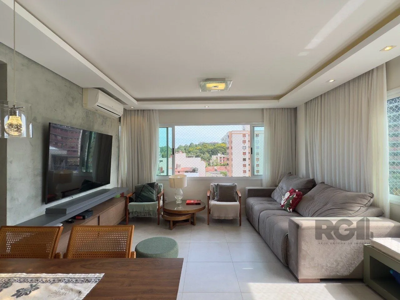 Imagem APARTAMENTO MOBILIADO COM PLANTA DIFERENCIADA E ÓTIMA LOCALIZAÇÃO