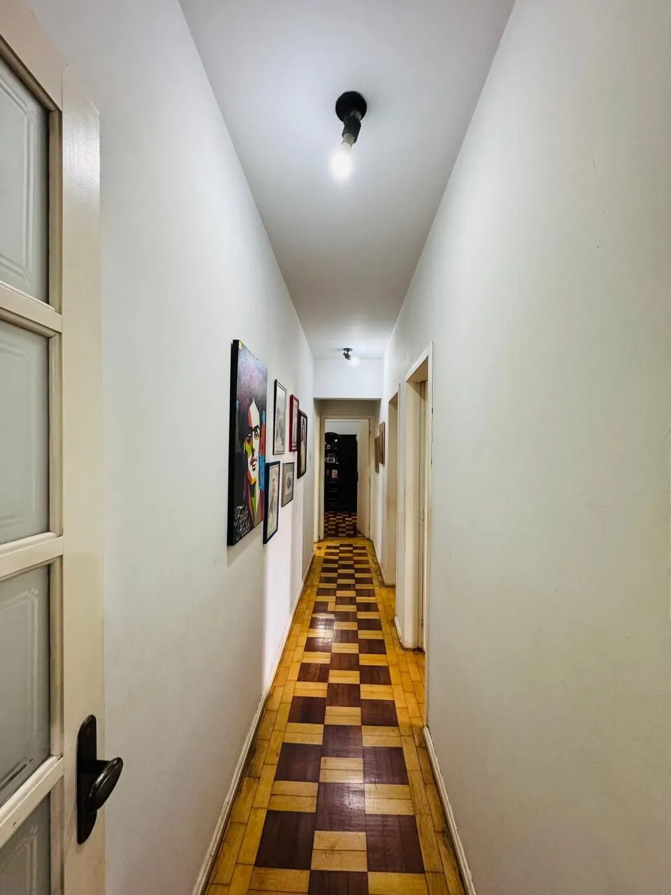 Imagem Apartamento Semimobiliado com 3 Dormitórios, 1 Suíte e Elevador