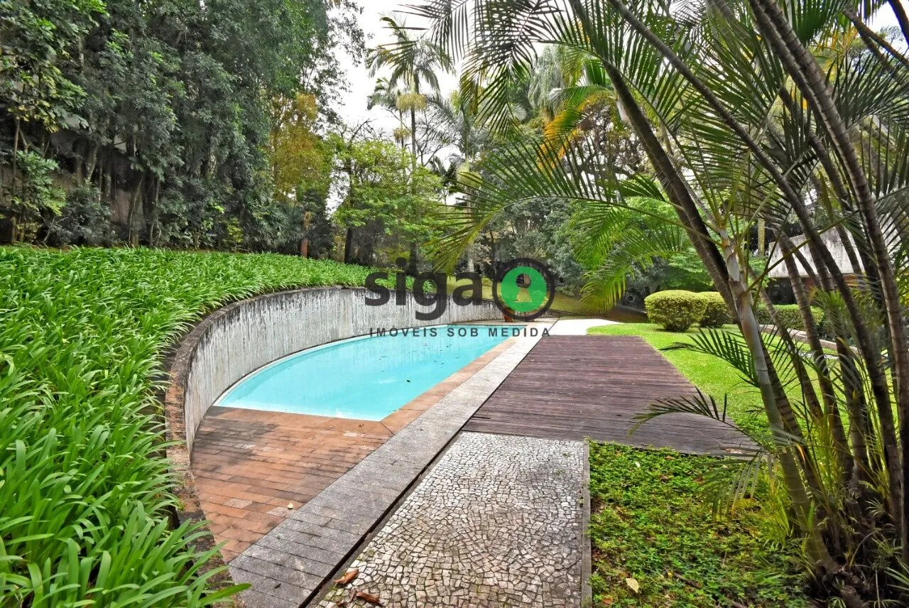 Imagem UMA CASA ICÔNICA NA CIDADE JARDIM | 976 m² | ARQUITETURA ATEMPORAL EM MEIO AO VERDE