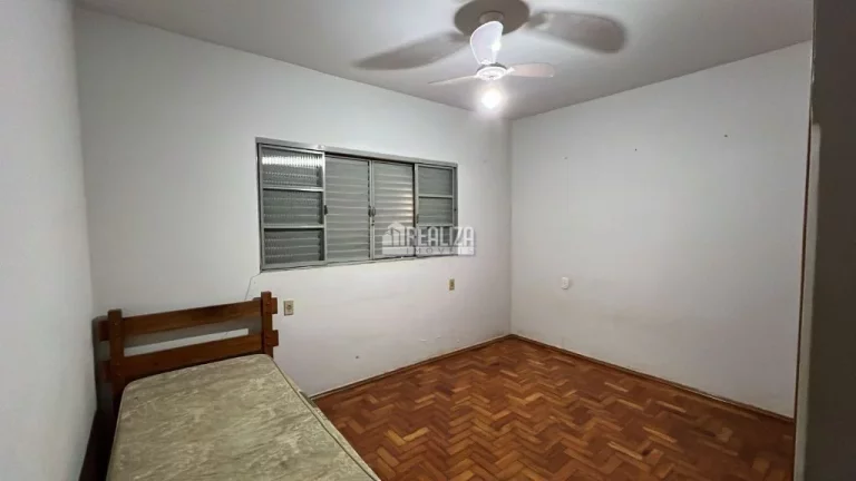 Imagem Casa para alugar no bairro Irmãos Soares, em Uberaba - 4 dormitórios e área de lazer!