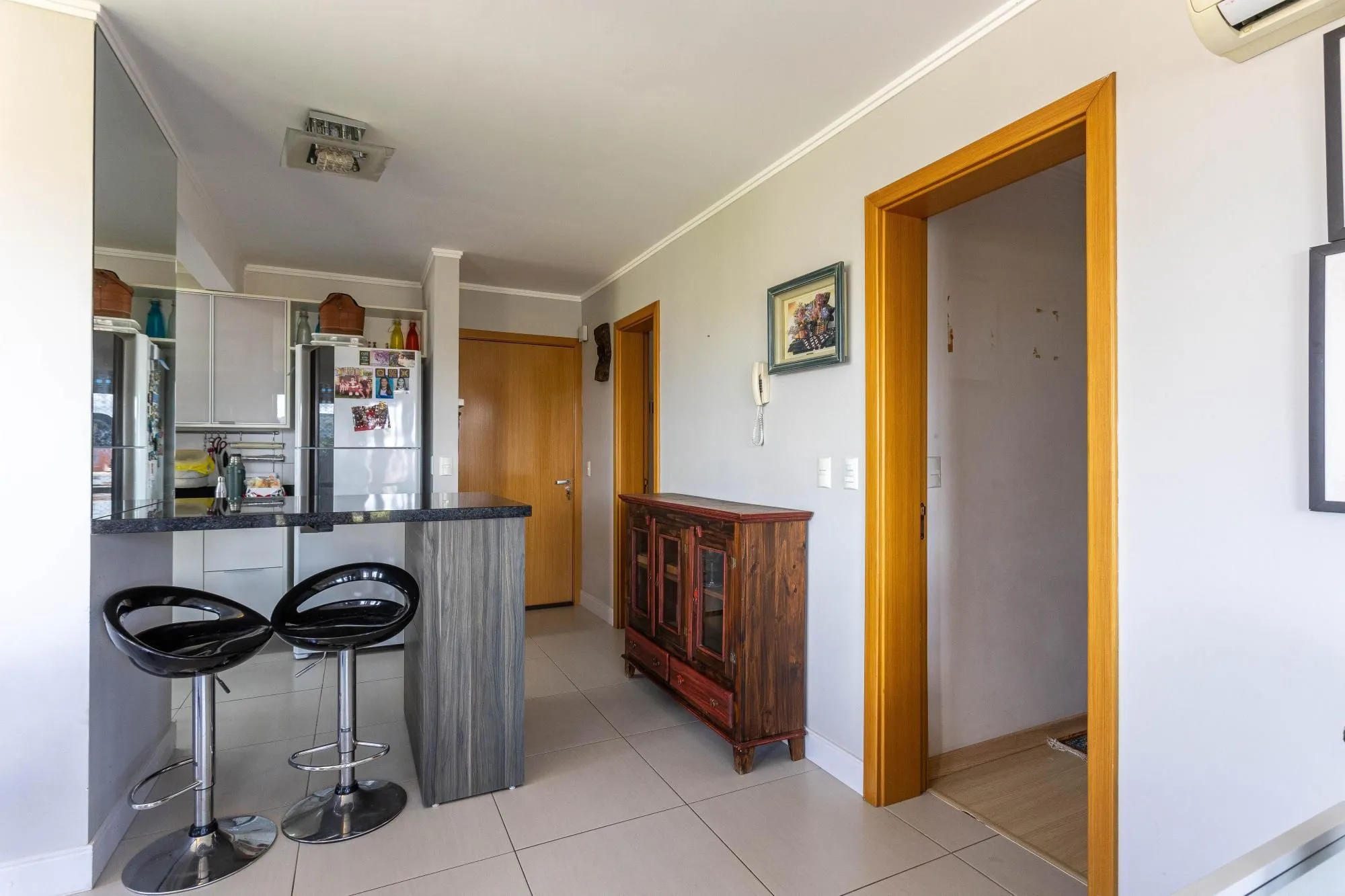 Imagem Apartamento à Venda com 2 Dormitórios (1 Suíte) e 2 Vagas Cobertas - Vila Ipiranga, Porto Alegre/RS