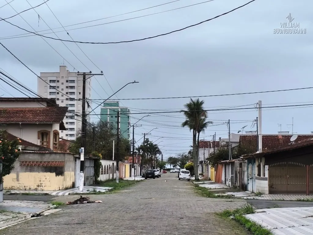 Imagem MARAVILHOSA CASA COM PISCINA 2 QUARTOS, 300 METROS DO MAR - Apenas R$ 780.000,00