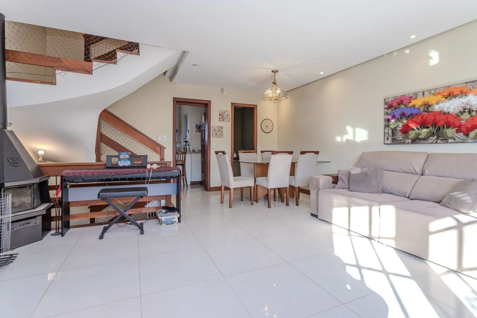 Imagem Casa sobrado no bairro Chácara das Pedras de 3 dormitórios e 2 vagas