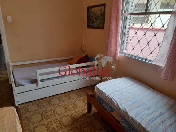 Imagem Casa térrea bem grande em Santos na Ponta da Praia com 3 dormitórios e edícula nos fundos à venda por R$ 980.000,00