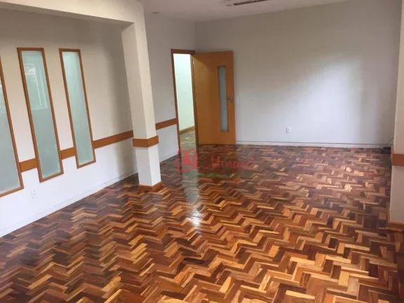Imagem No bairro Farroupilha, prédio comercial.