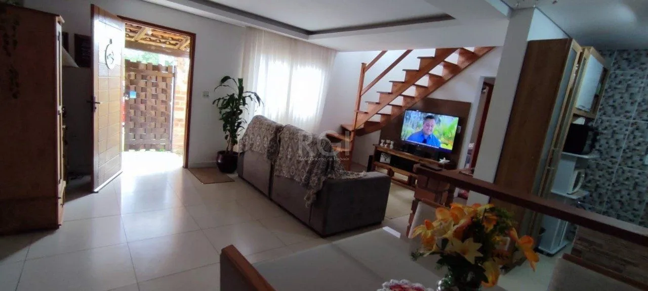 Imagem Casa com Piscina no bairro Lami