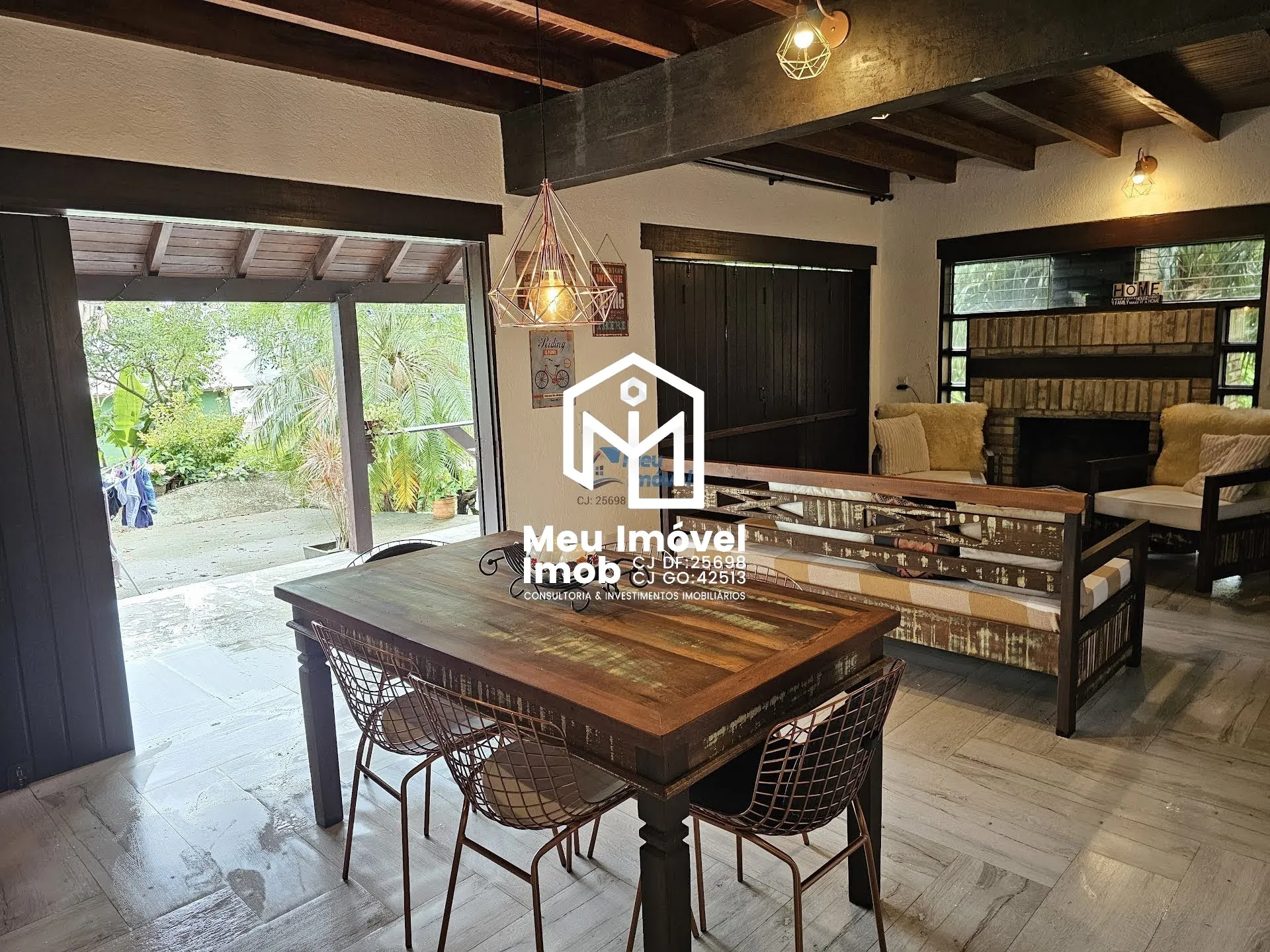 Imagem Casa 4 Quartos 2 Suítes 4 Vagas 190m² Mobiliado