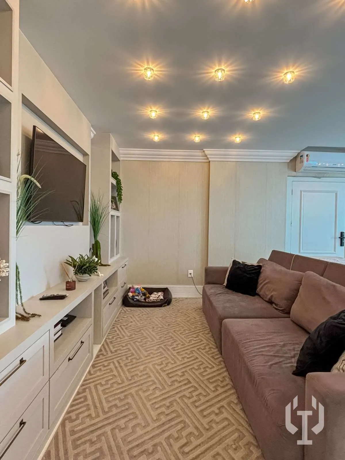 Imagem Apartamento de 4 suítes na quadra do mar em Meia Praia