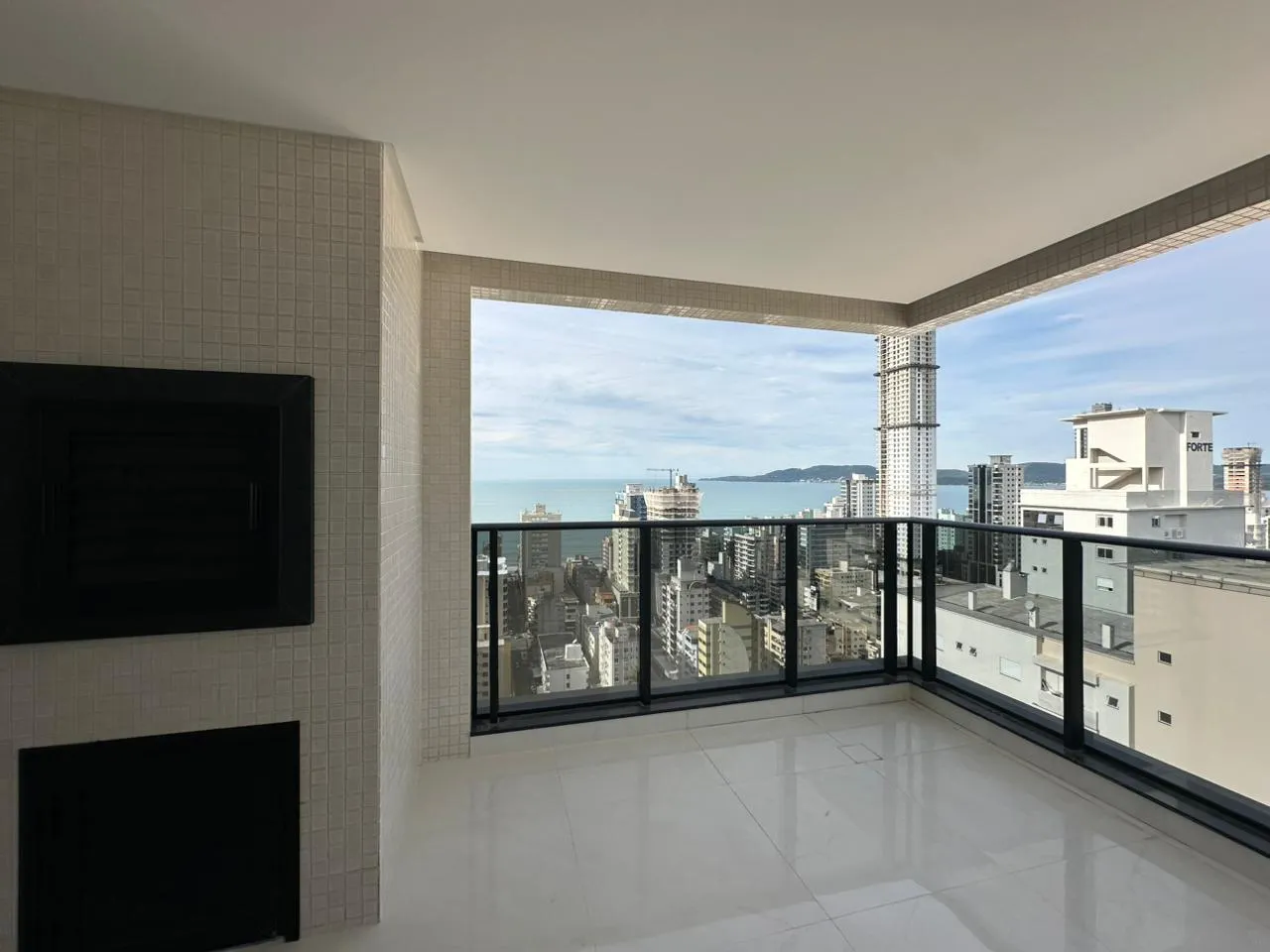 Imagem Apartamento com vista para o mar à venda com 168m2 por R$ 3.300.000,00