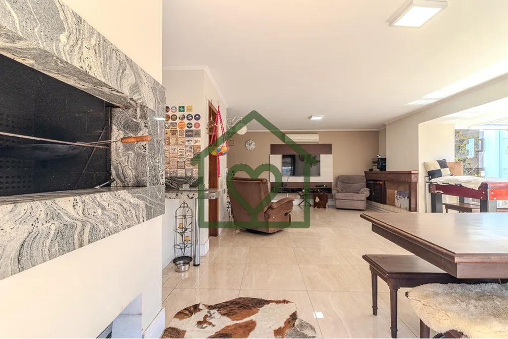 Imagem Cobertura duplex com 296 m² privativos, três dormitórios (sendo uma suíte) e três vagas de gara...