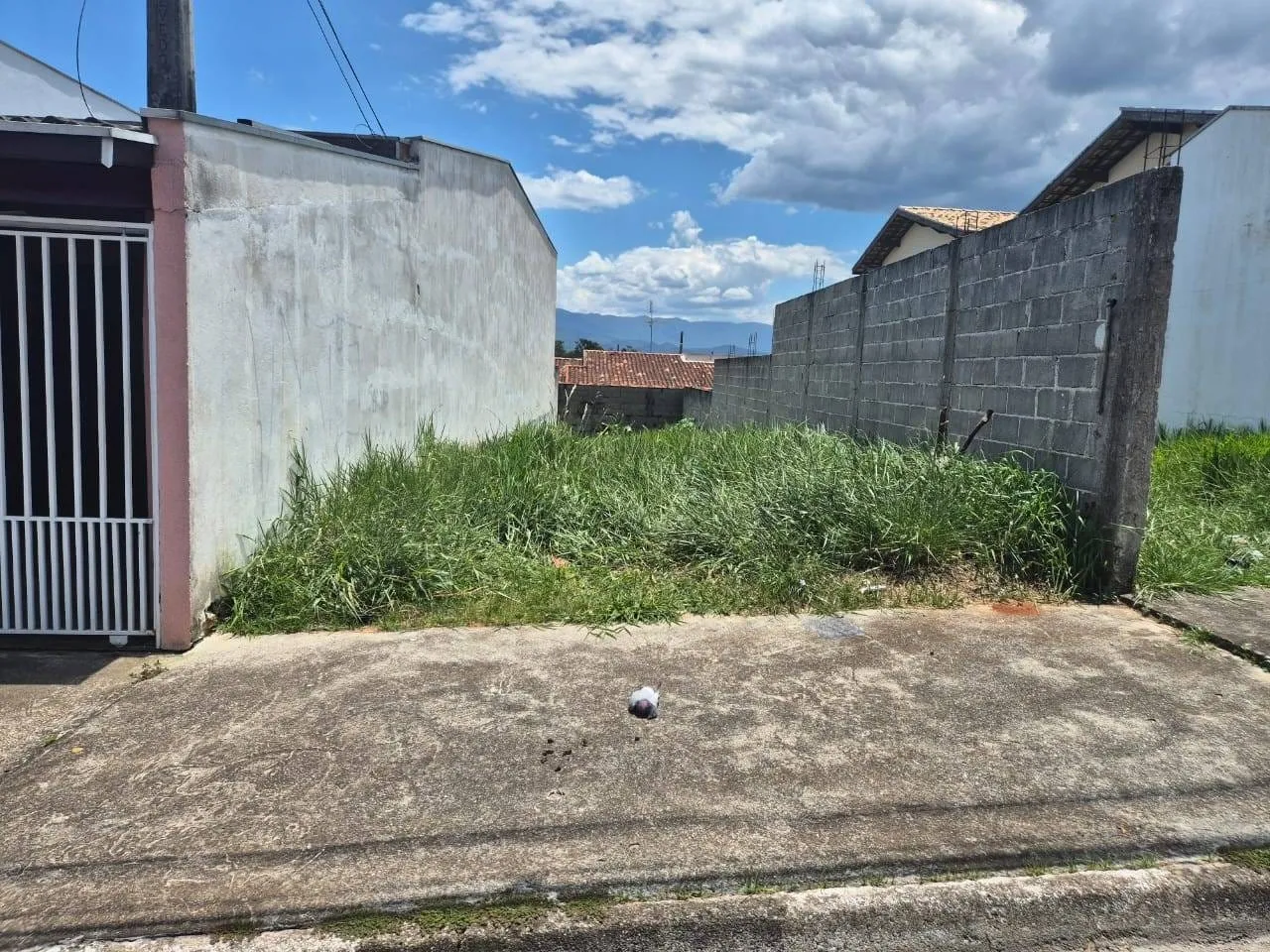 Imagem Terreno em Localização Central no Bairro Mombaça, Próximo a Escola, Mercado e Centro Comunitário, Ideal para Construção